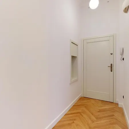 Big Modern Apart- Market Square- 6 People-view To Town Hall Apartment *